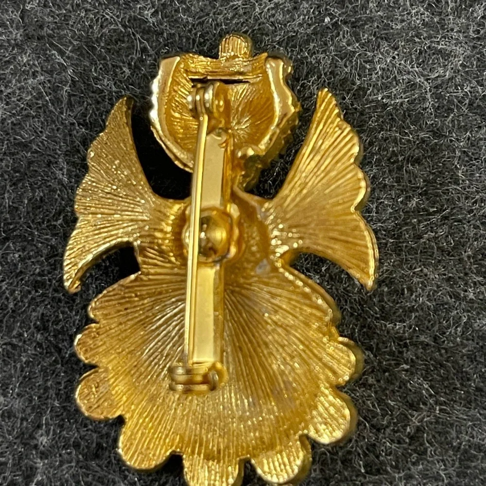 Vintage Medium size angel brooch - Picture 2 of 2